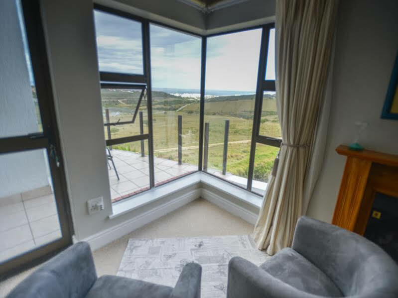 Fly Me To The Moon Guesthouse Mossel Bay Exterior photo