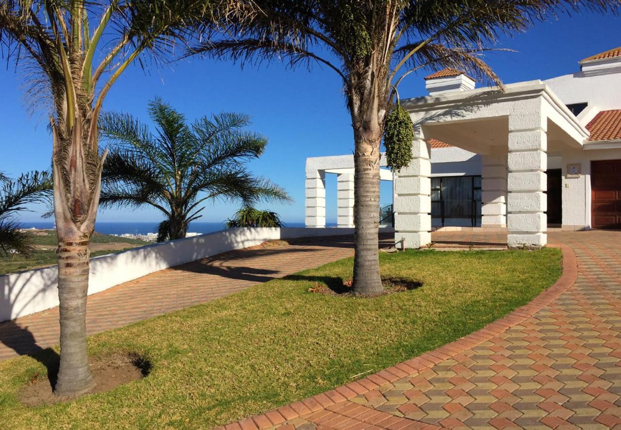 Fly Me To The Moon Guesthouse Mossel Bay Exterior photo